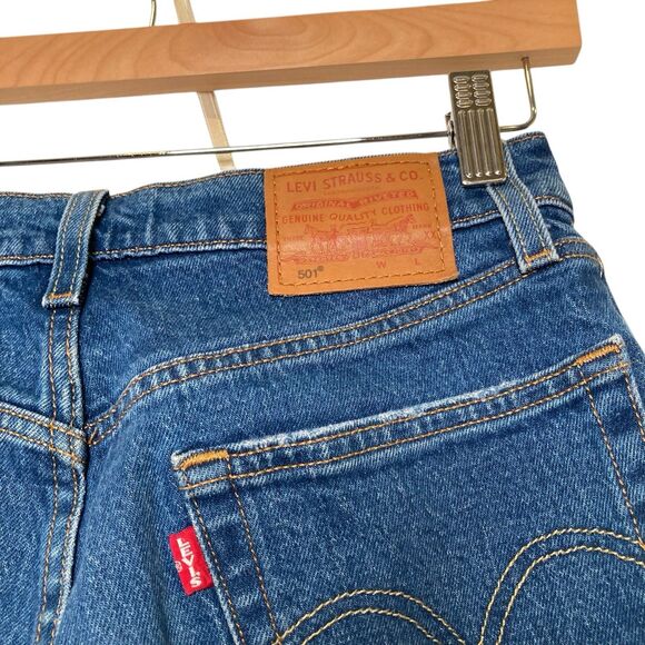 Levi's 501 Original Fit Jeans Womens Size W26 L28 Chewed Hem Blue Distressed - Picture 8 of 15